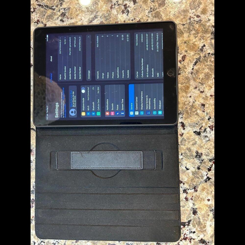 Apple 9.7" iPad 5th Gen/ 32GB / MP1M2LL/A - Picture 3 of 4